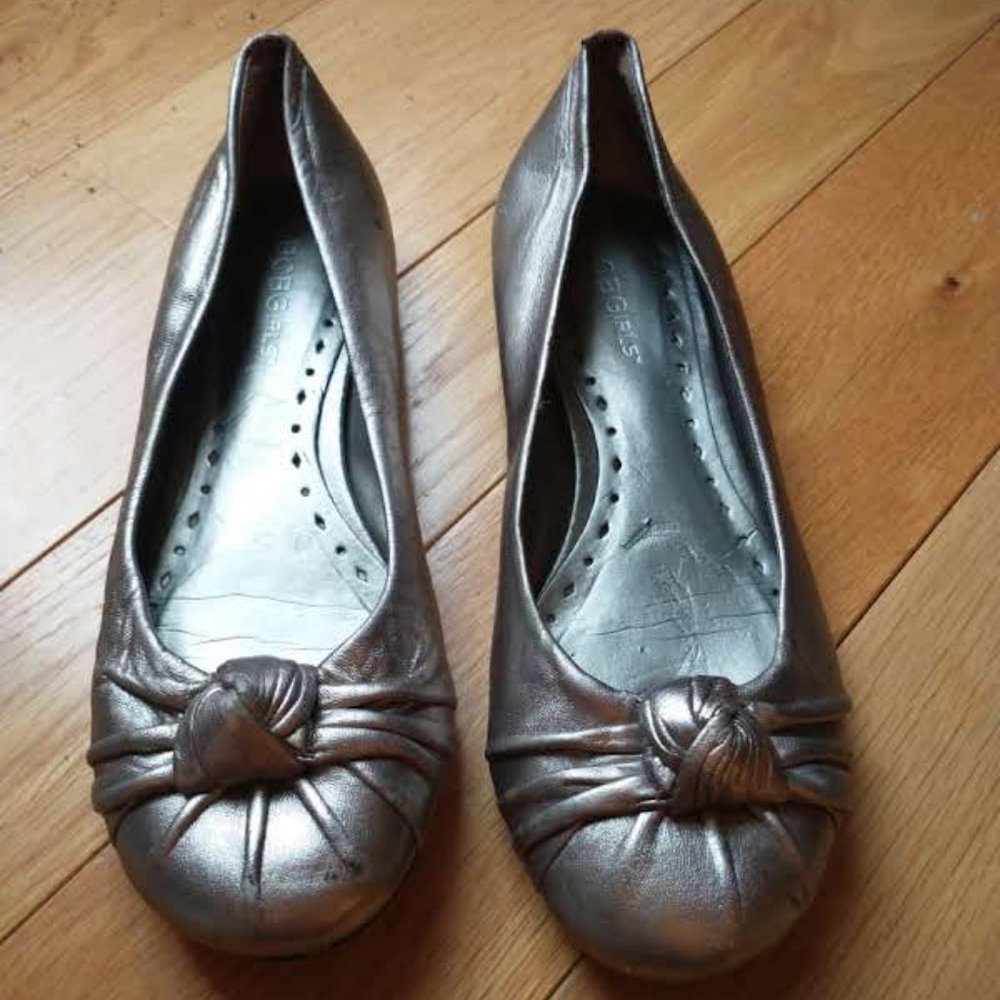 BCBG women's flats, silver, excellent condition, size 7